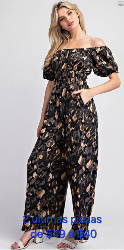 Jumpsuit Digital print negro. Puff sleeve