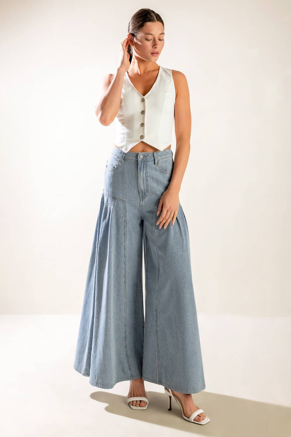 Wide legs verticales stripes