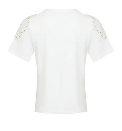 Tshirt blanca con aplicaciones de perlas y rainstone en hombros