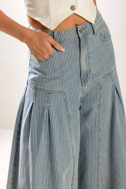 Wide legs verticales stripes